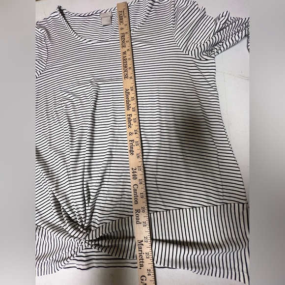 CHICO’S RELAXED FIT-SCOOP NECK-3/4SLEEVE TOP. SIZE 1 (MED) BLACK AND WHITE - Picture 2 of 8